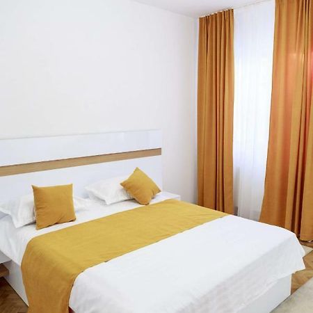 Strada Muresenilor - Savas Apartament Брашов Екстериор снимка