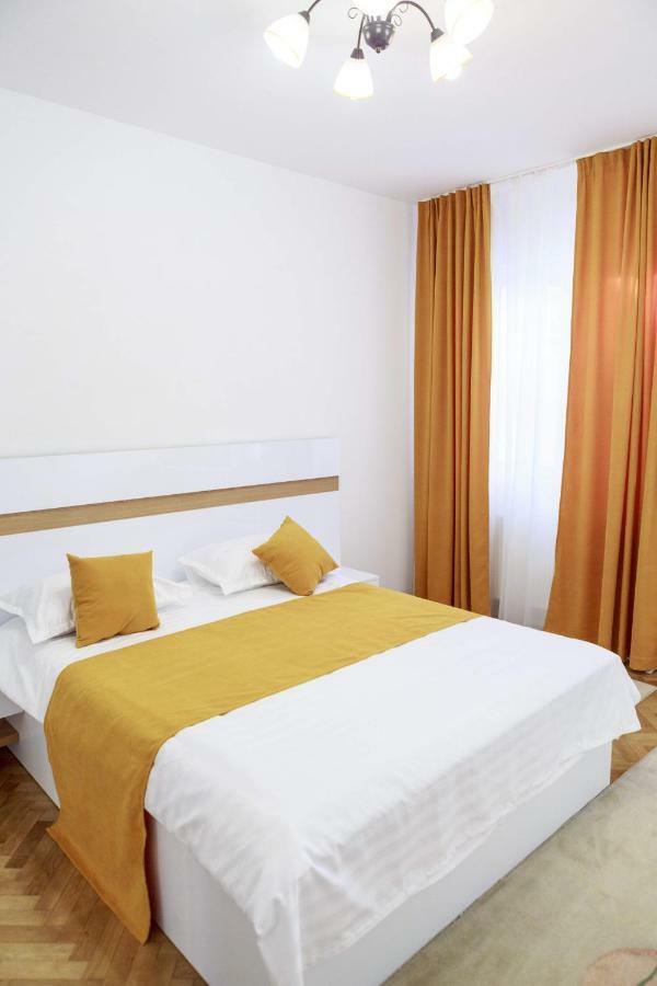 Strada Muresenilor - Savas Apartament Брашов Екстериор снимка
