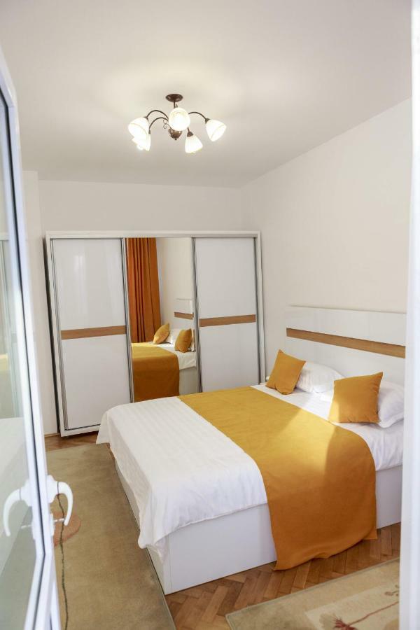 Strada Muresenilor - Savas Apartament Брашов Екстериор снимка